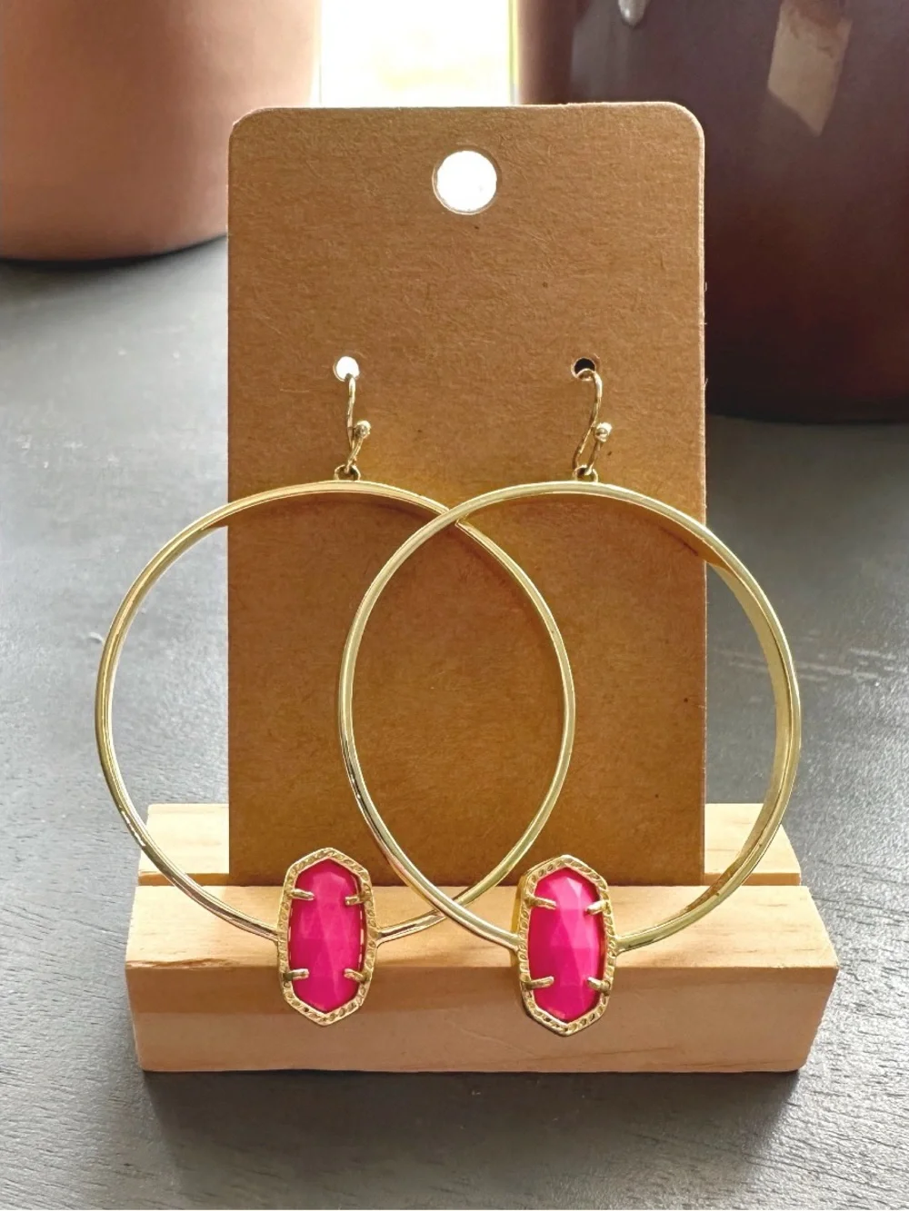 KENDRA SCOTT Elora Hoop Earrings in Gold & Magenta Pink